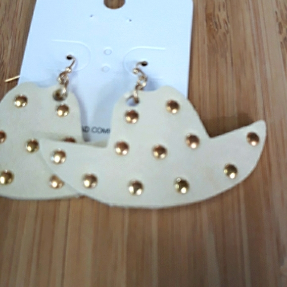 3 For $15 COWBOY HAT SUEDE COWGIRL EARRING - Picture 5 of 7